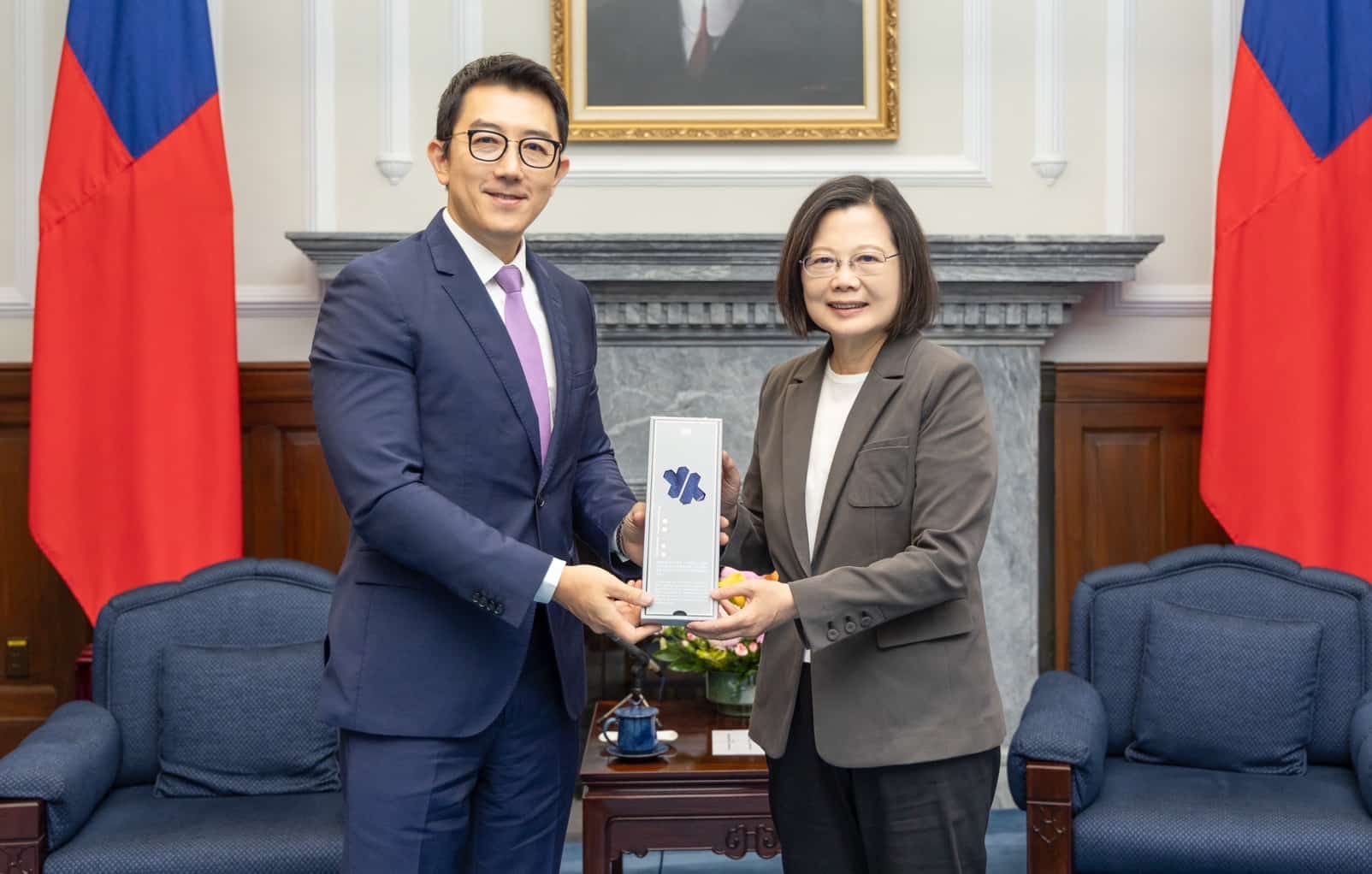 Bobby Sheng and President Tsai Ing-wen